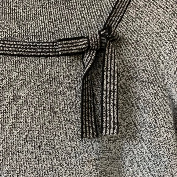 🌷3 for$25🌷Emma James, US M, Grey Bow Detail 3/4 Sleeve Square Neck Knit Top - Picture 5 of 9